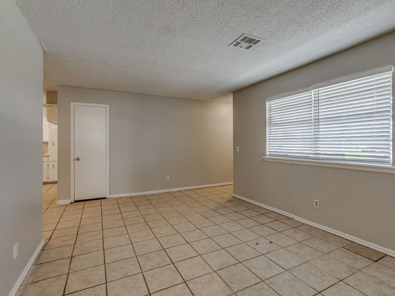 3320 Hampton Dr #1 - Photo 3 of 10