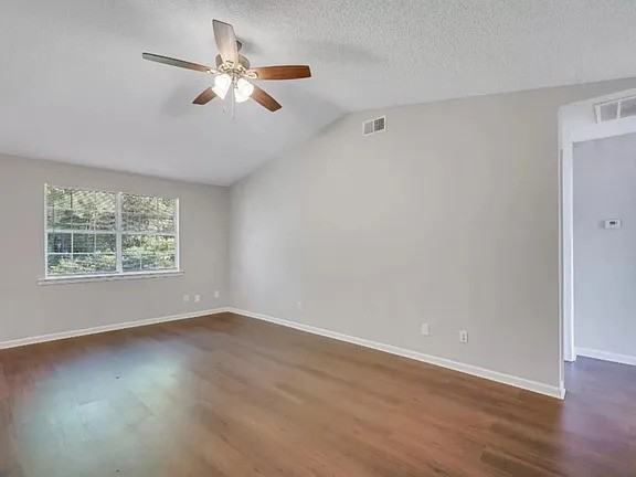 105 Ne Shayna Dr #1 - Photo 2 of 6