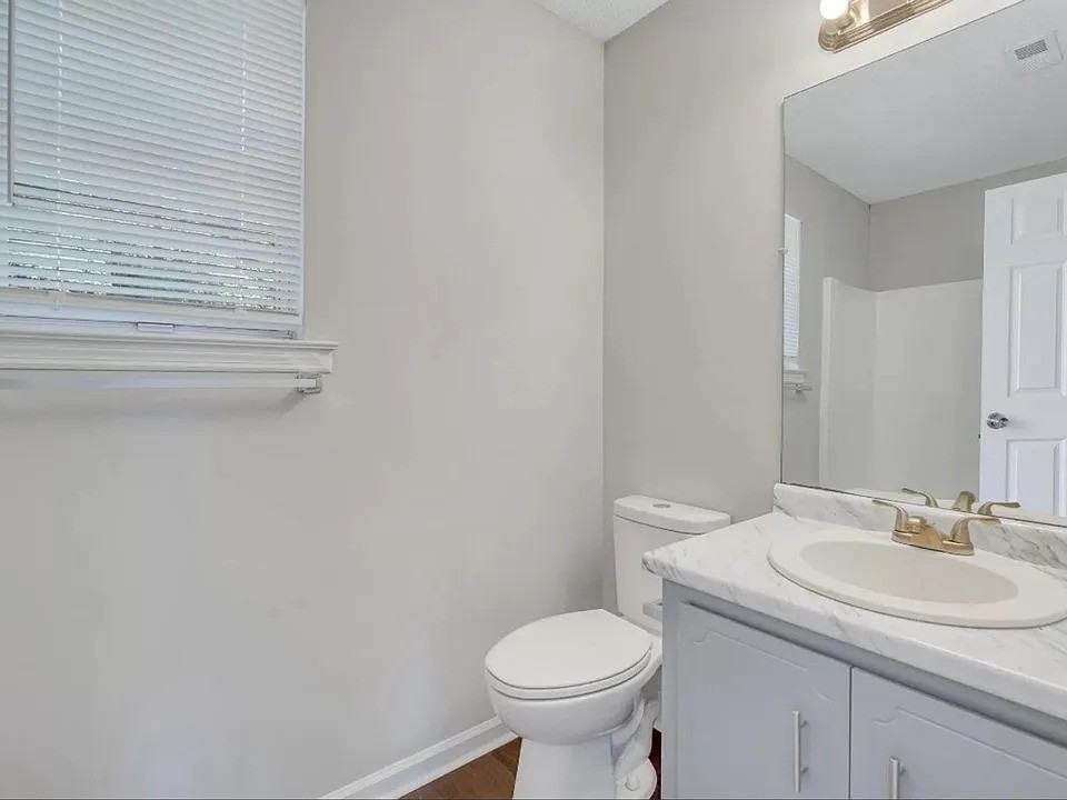 105 Ne Shayna Dr #1 - Photo 5 of 6