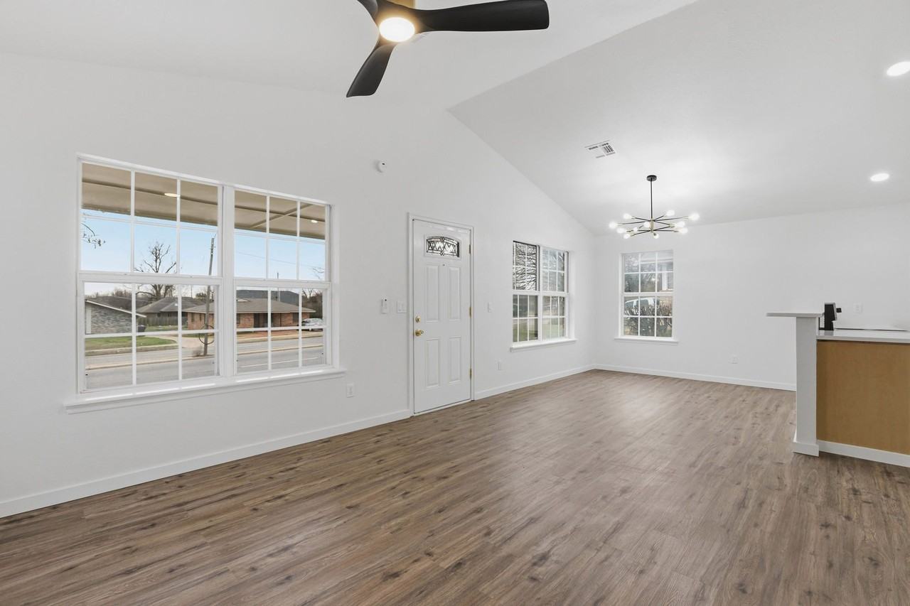 1525 Ne 8th St #1 - Photo 3 of 19