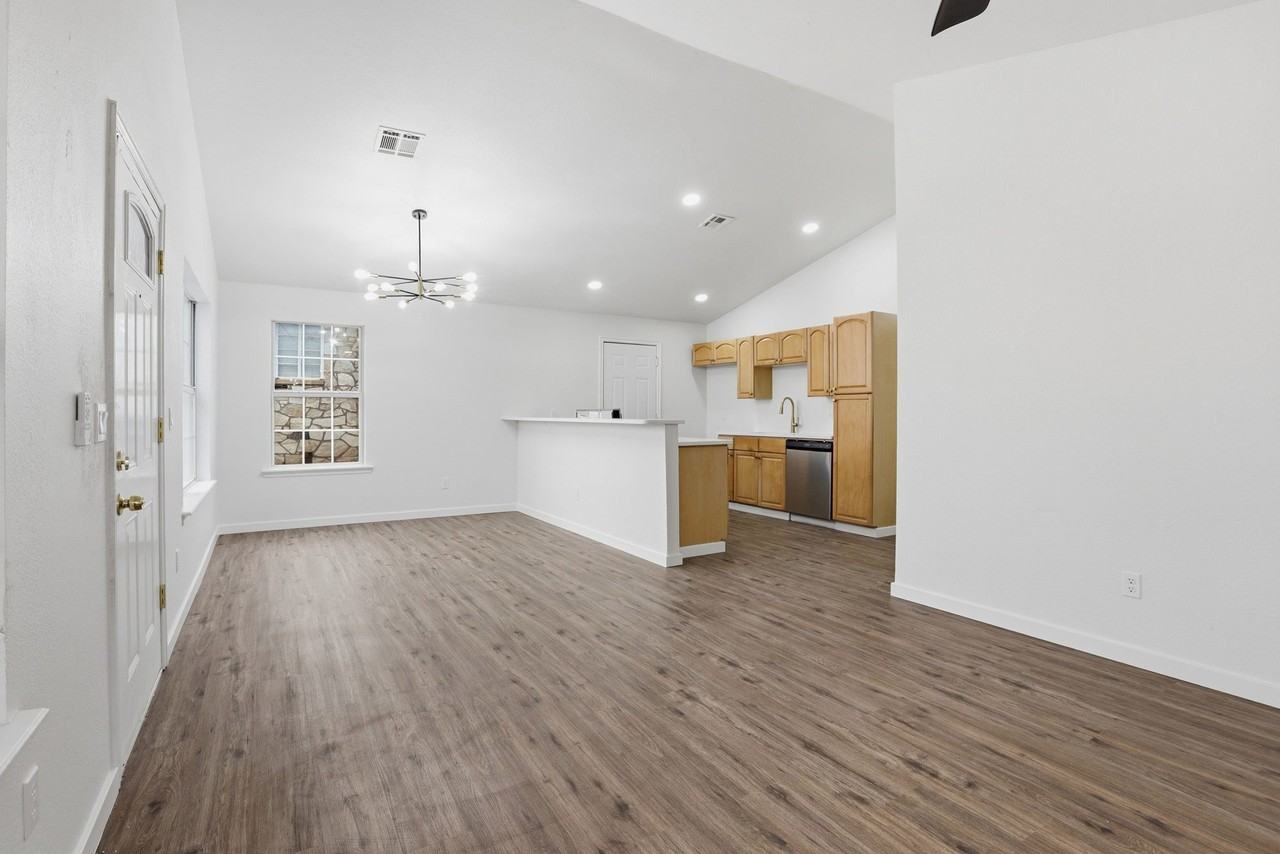 1525 Ne 8th St #1 - Photo 5 of 19