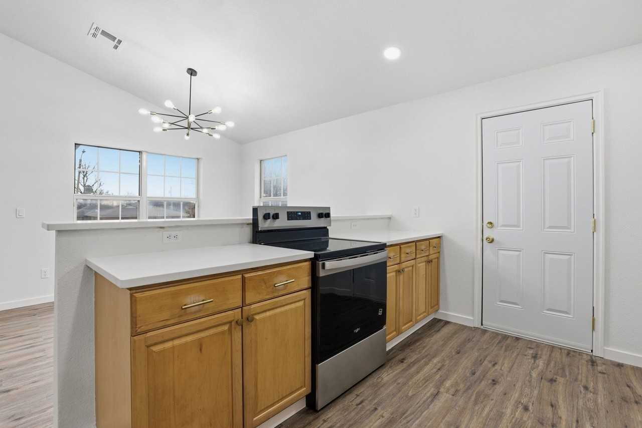 1525 Ne 8th St #1 - Photo 6 of 19