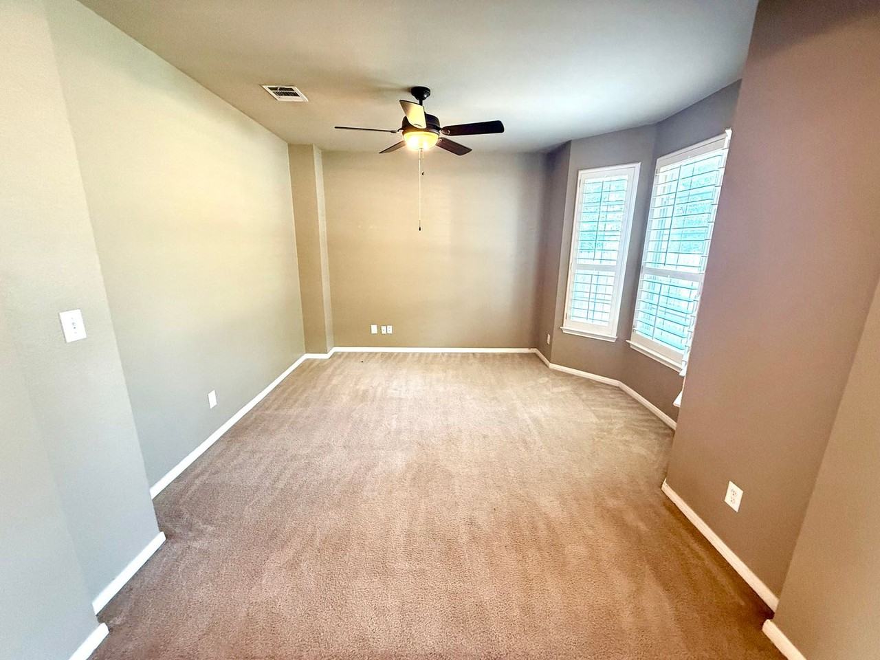 842 Windhurst - Photo 4 of 41