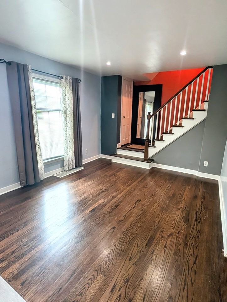 320 Beacon Place - Photo 2 of 13