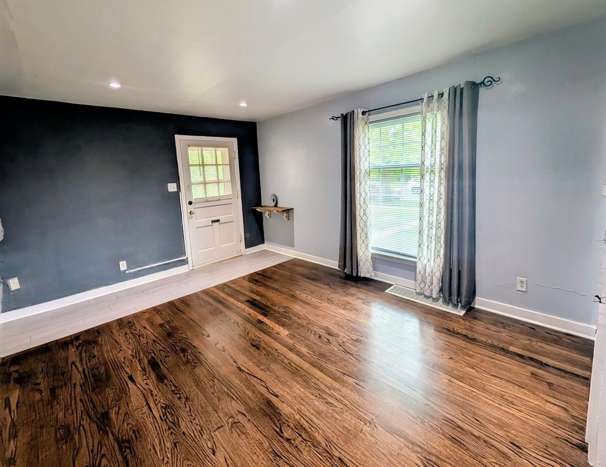 320 Beacon Place - Photo 3 of 13