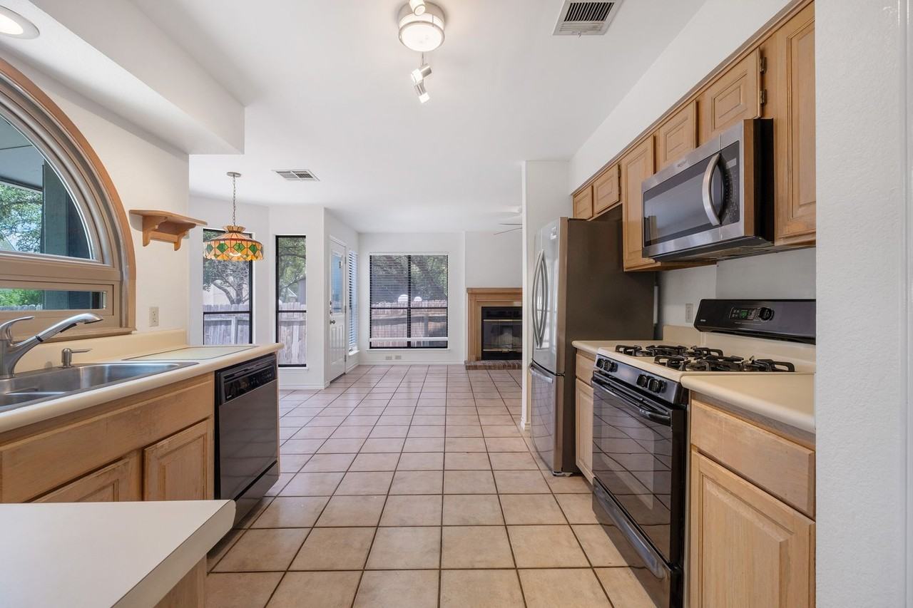12810 Blackfoot Trl - Photo 7 of 27