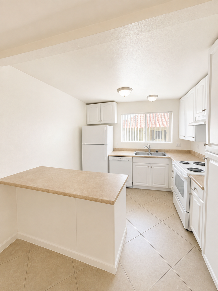 Mira Monte Apartments - Photo 6 of 31