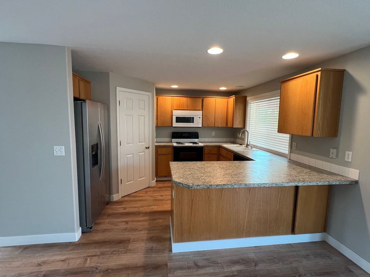 916 Nw 148th St - Photo 6 of 18
