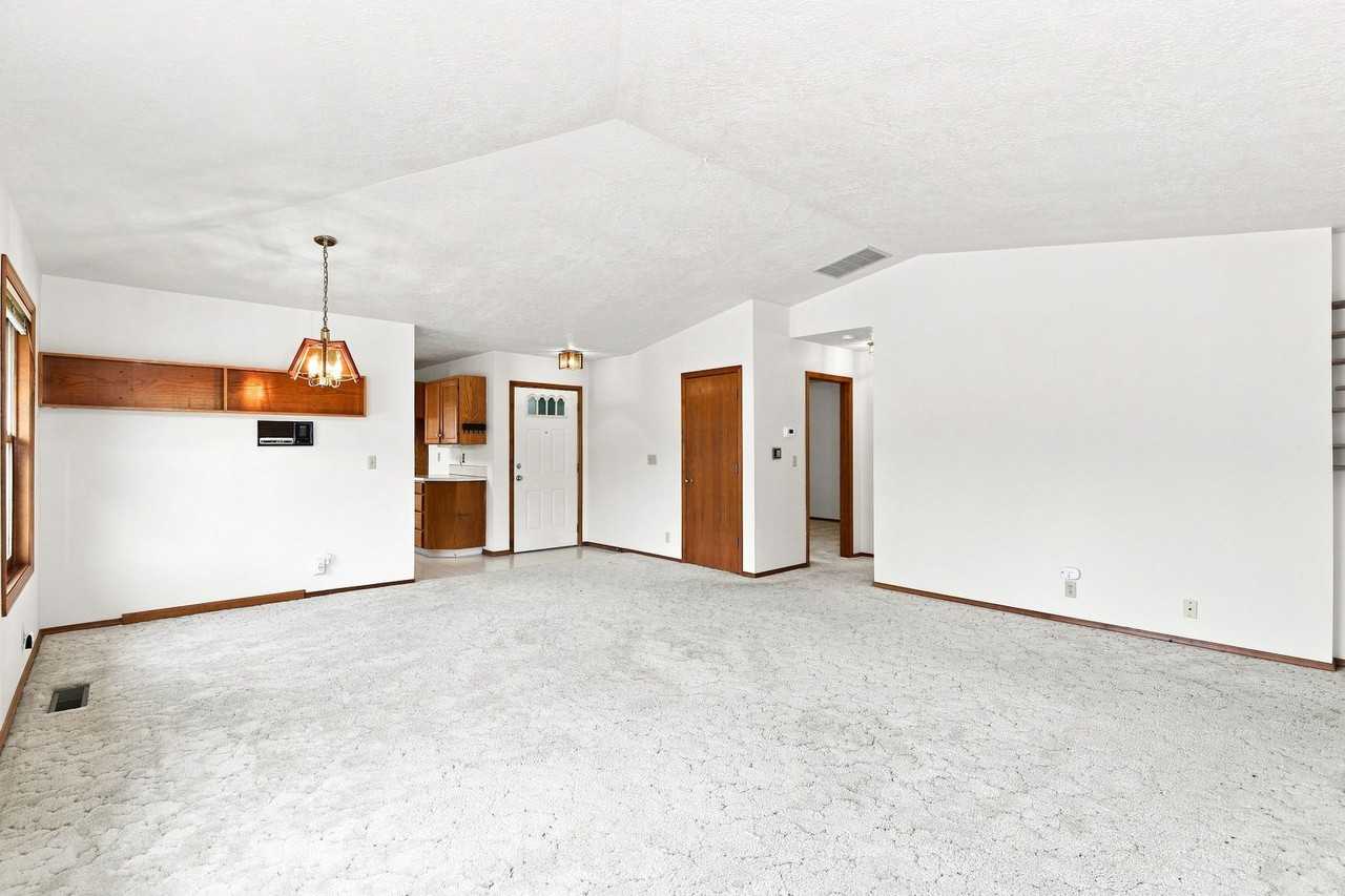 751 Catron St N - Photo 3 of 15
