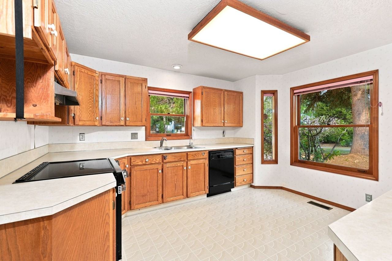 751 Catron St N - Photo 4 of 15