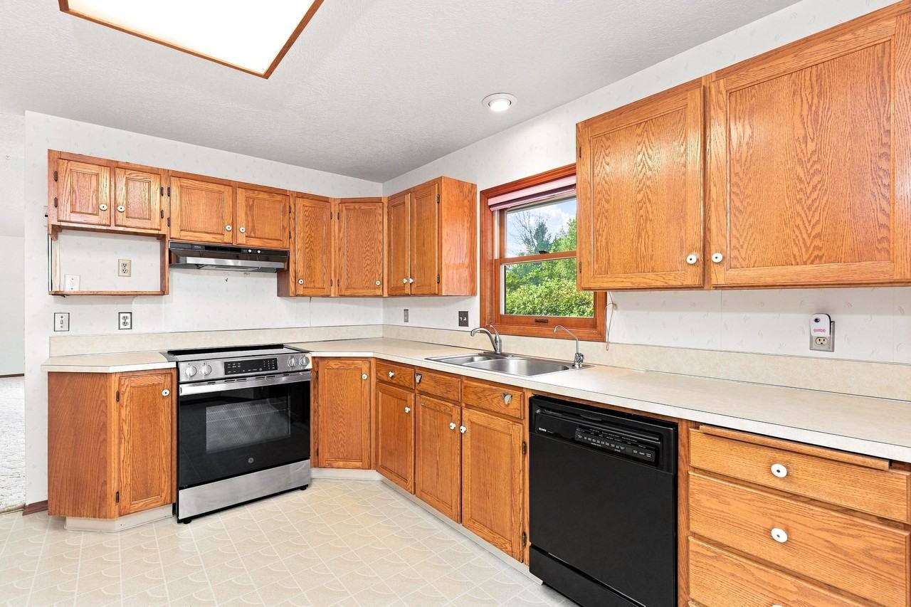 751 Catron St N - Photo 5 of 15