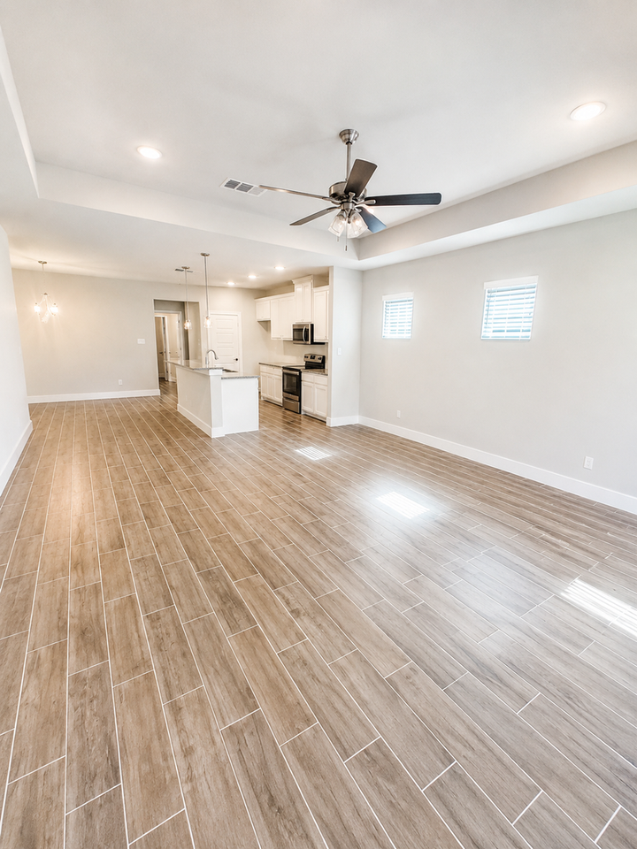 684 The Cottages Dr - Photo 3 of 31