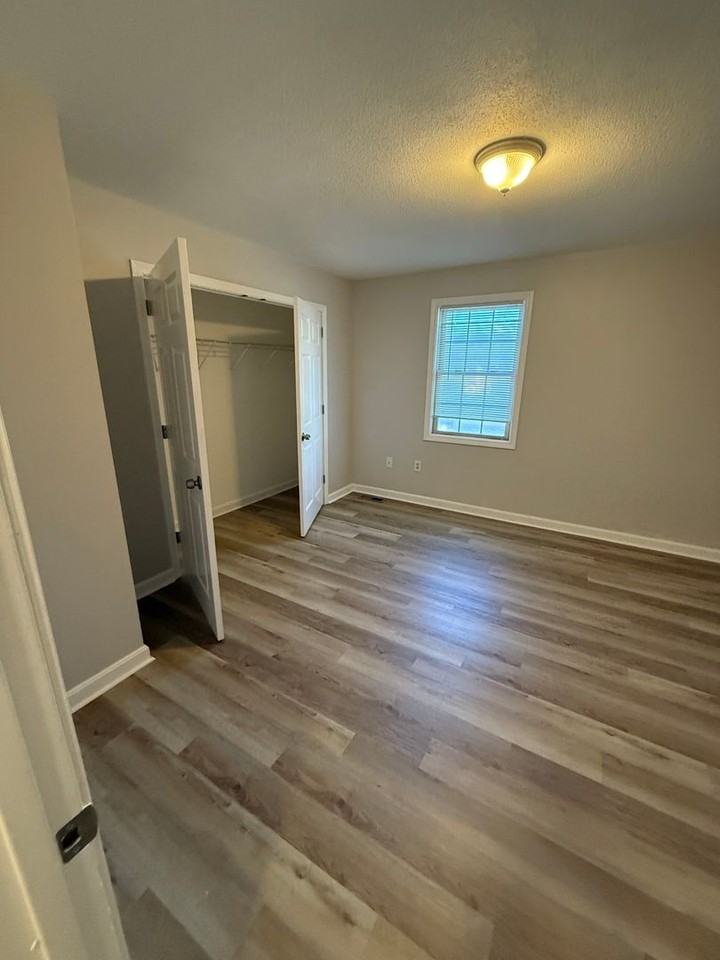 825 Worthington St - Photo 2 of 21