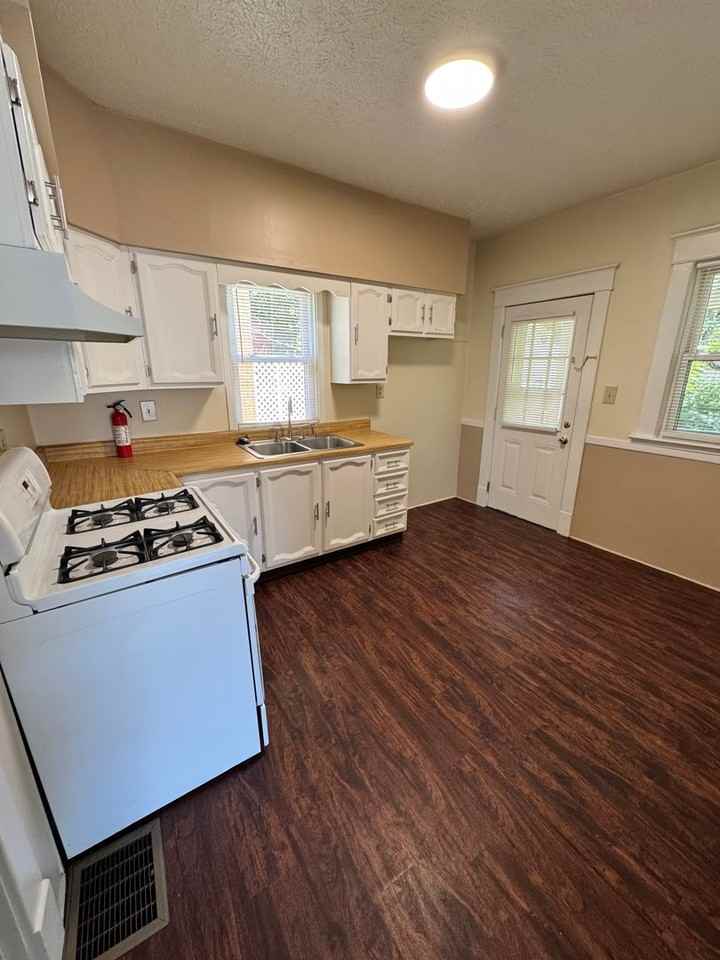 119 Olive St - Photo 7 of 19