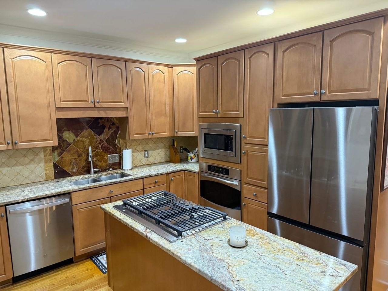 421 Spring St - Photo 5 of 24