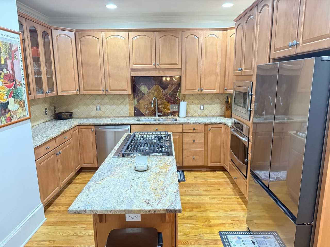 421 Spring St - Photo 7 of 24