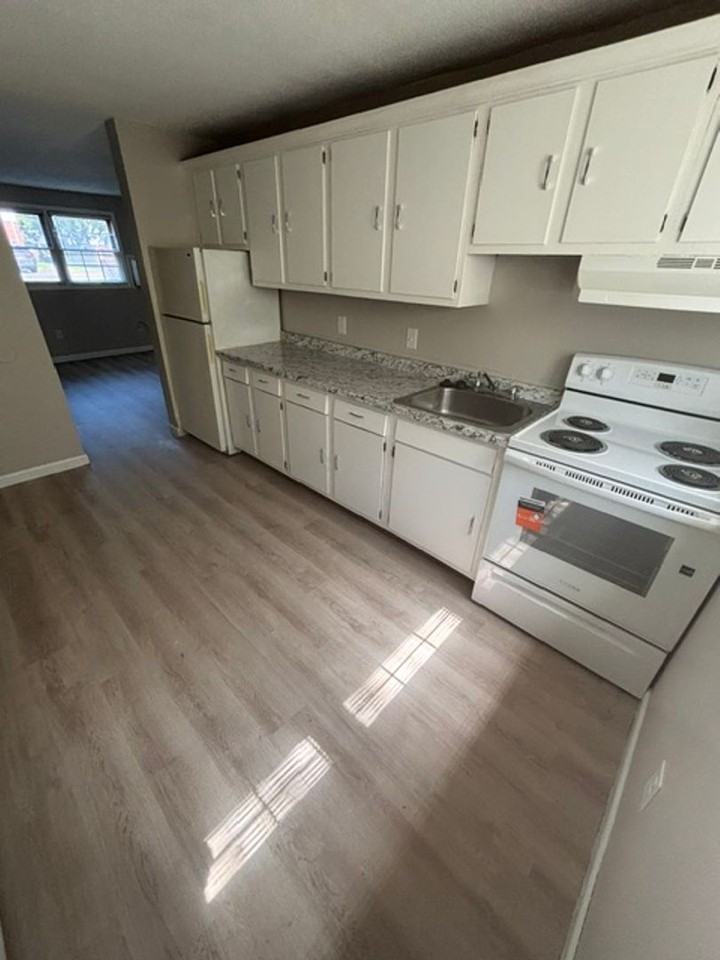 139-145 White St - Photo 2 of 12