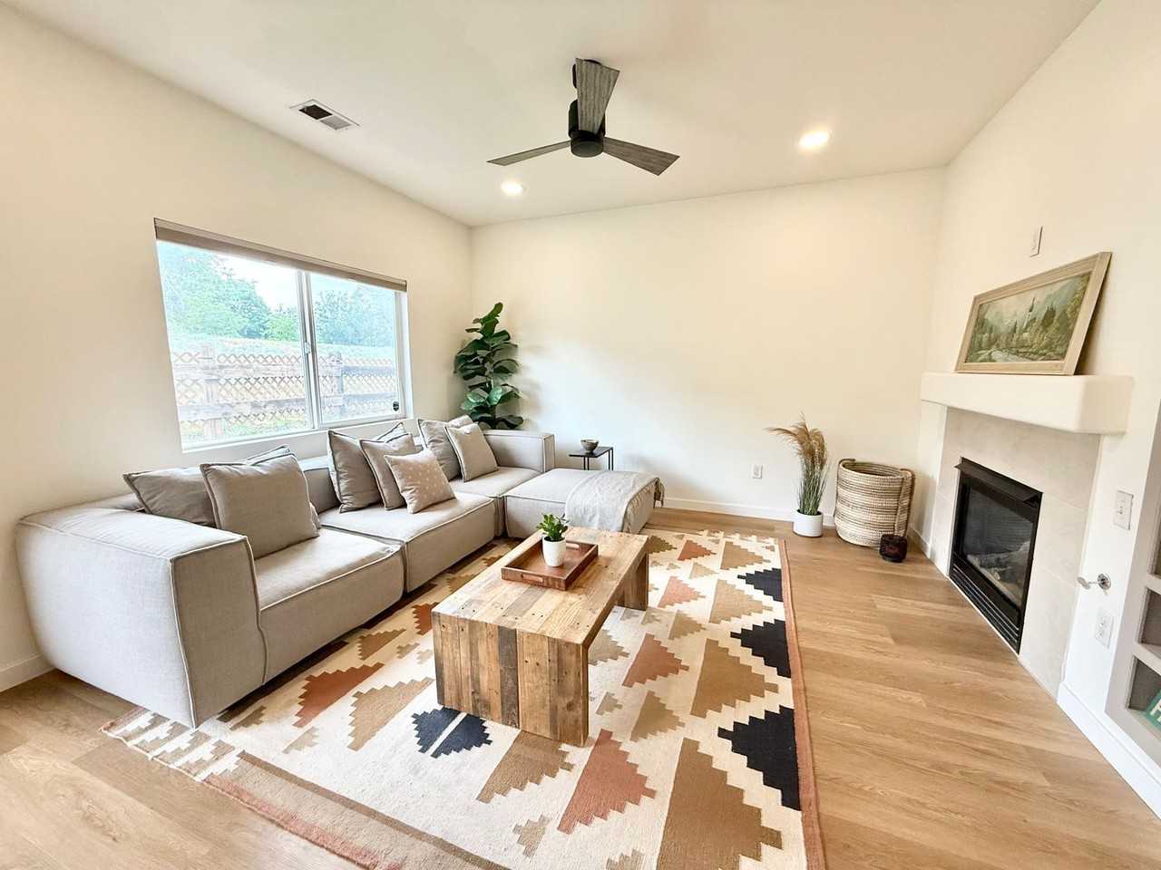 387 Ivory Cir - Photo 2 of 14