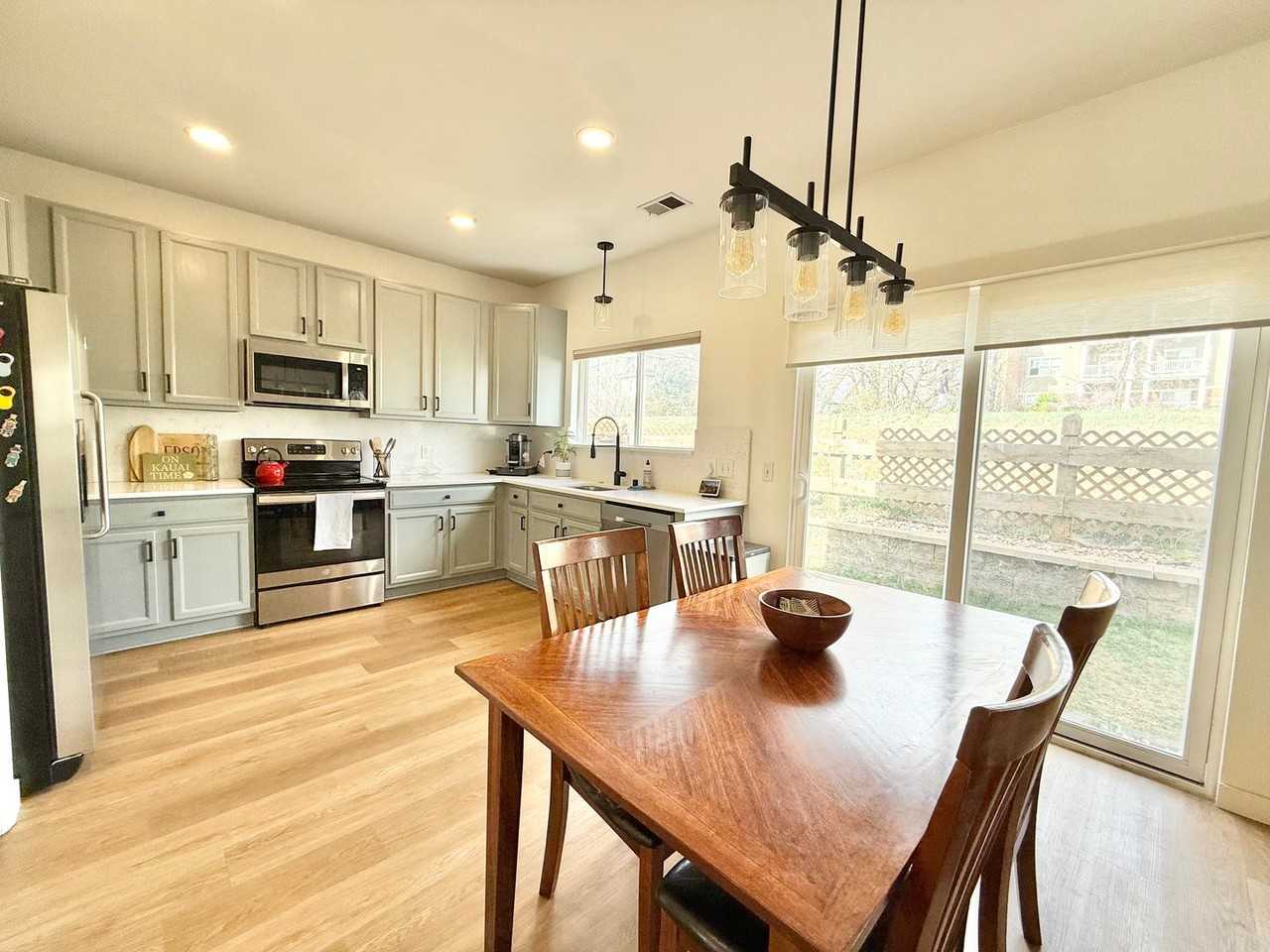 387 Ivory Cir - Photo 3 of 14