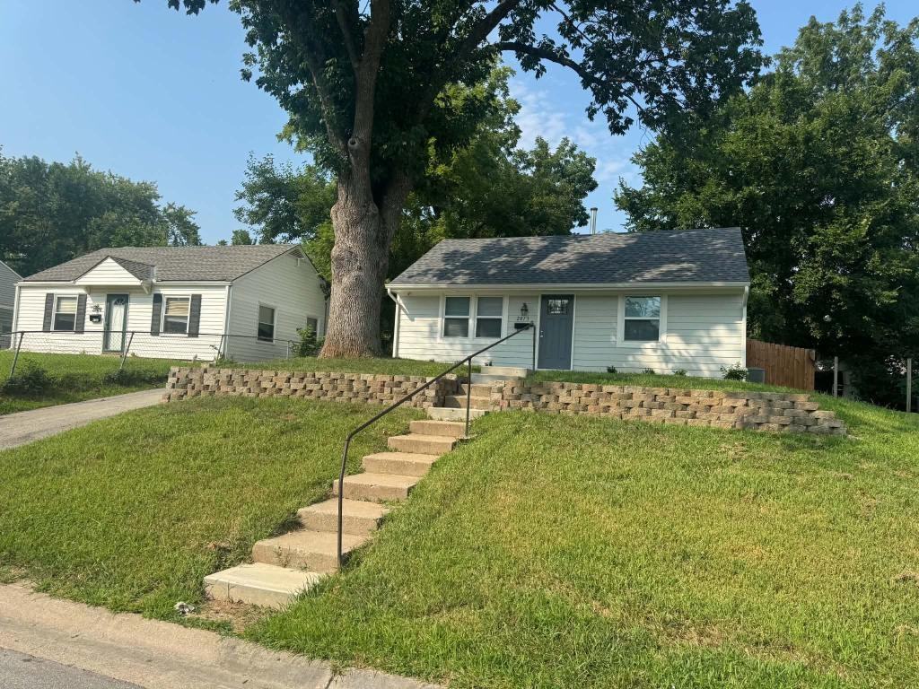 2813 S 48th St - Photo 2 of 28