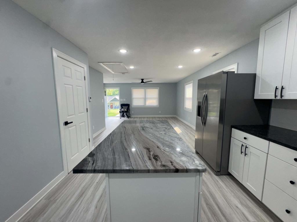 2813 S 48th St - Photo 7 of 28