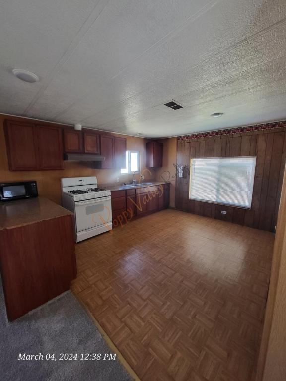 3618 E Lark Ln - Photo 3 of 8
