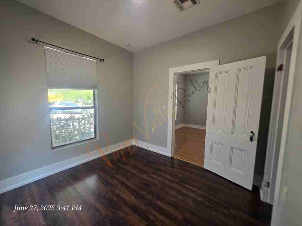 305 Grandview Ave - Photo 4 of 13