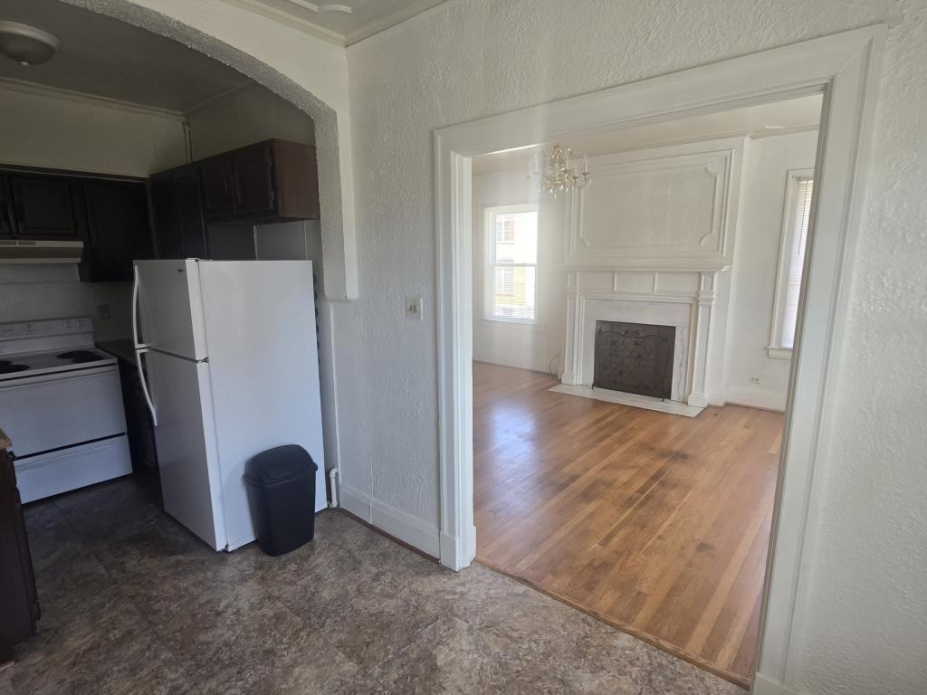 403 N 4th St - Photo 3 of 7