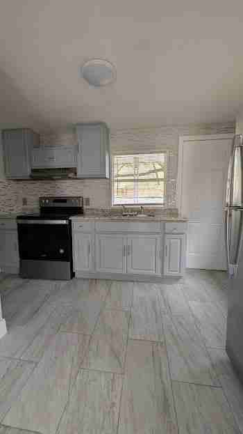 1306 Royal St - Photo 5 of 14