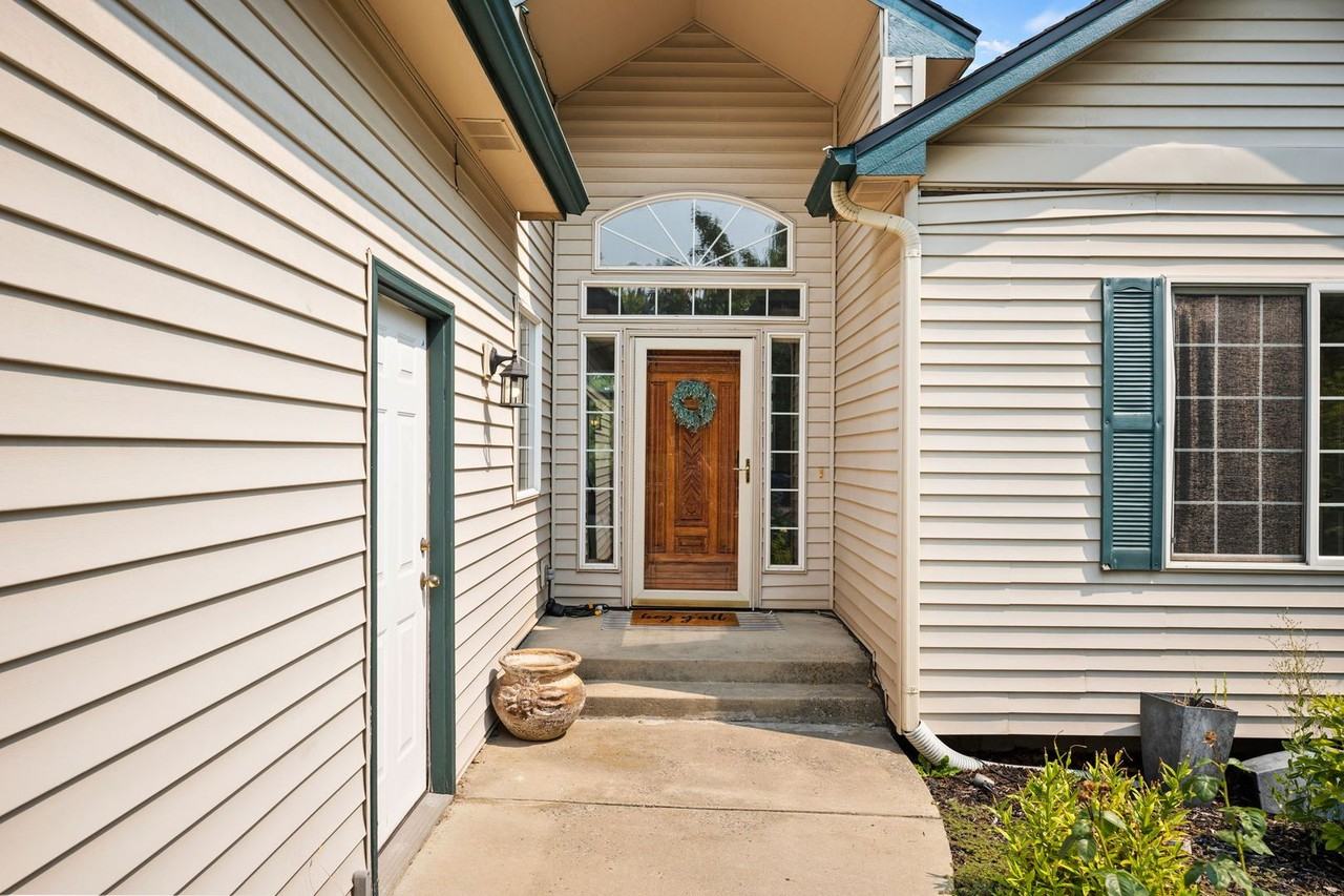 110 W Moran View Ave - Photo 2 of 49