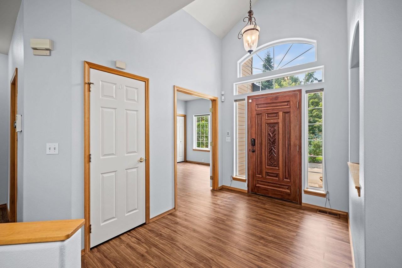 110 W Moran View Ave - Photo 3 of 49