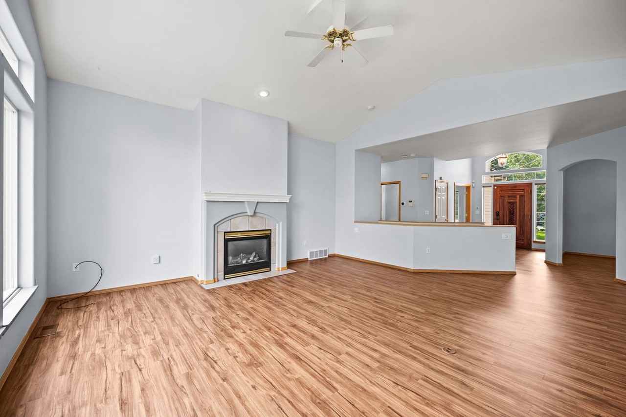 110 W Moran View Ave - Photo 4 of 49
