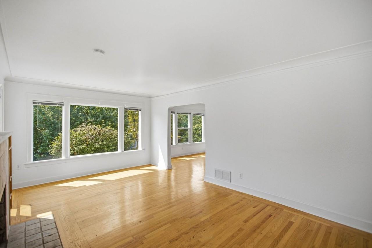 8203 Wallingford Ave N - Photo 6 of 50