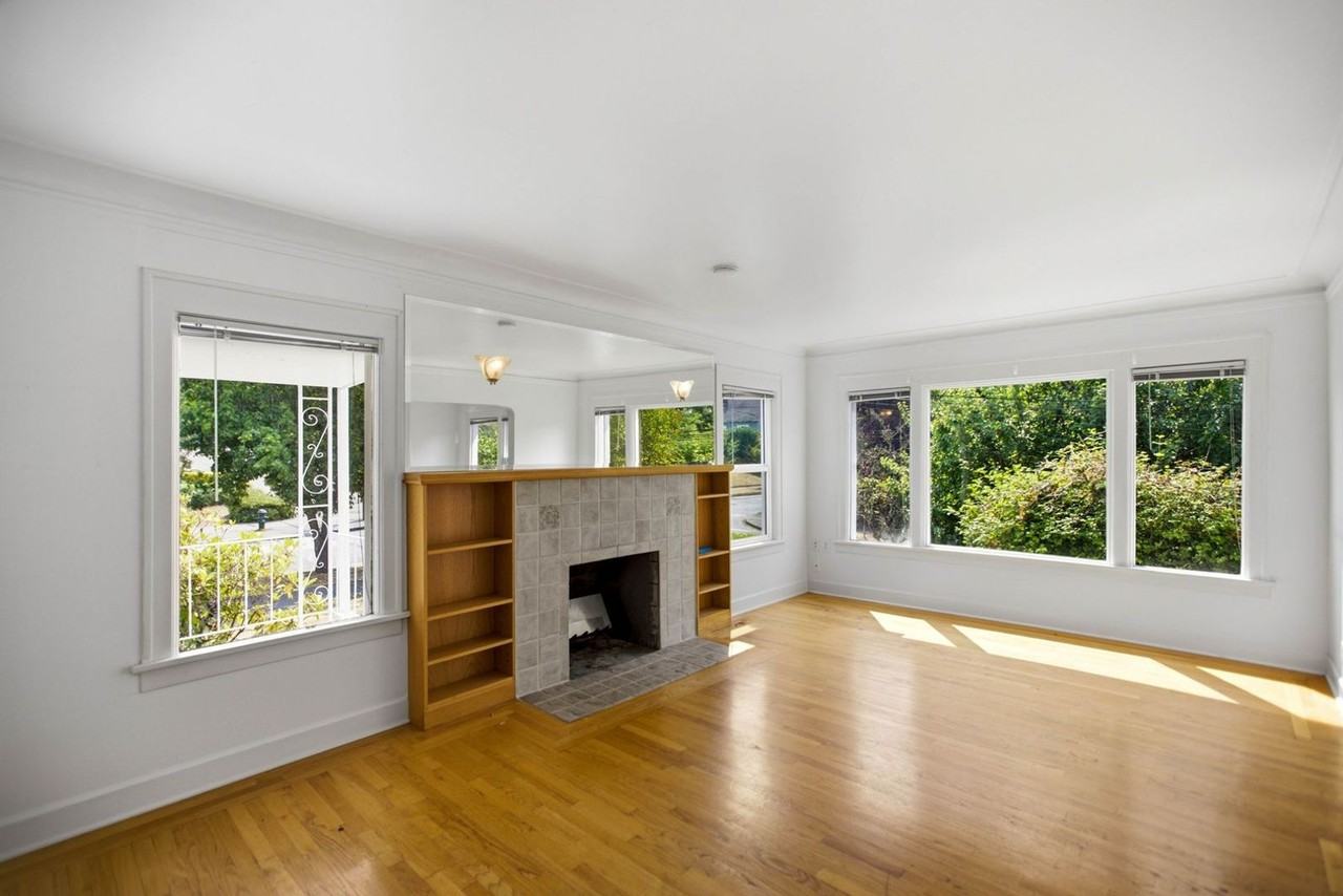8203 Wallingford Ave N - Photo 7 of 50
