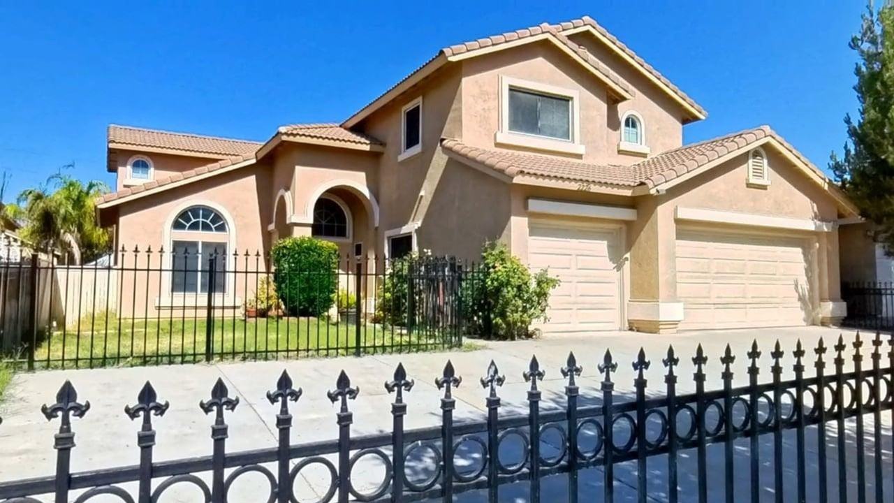 2226 Willowbrook Ln - Photo 2 of 36