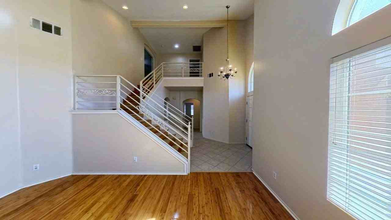 2226 Willowbrook Ln - Photo 5 of 36