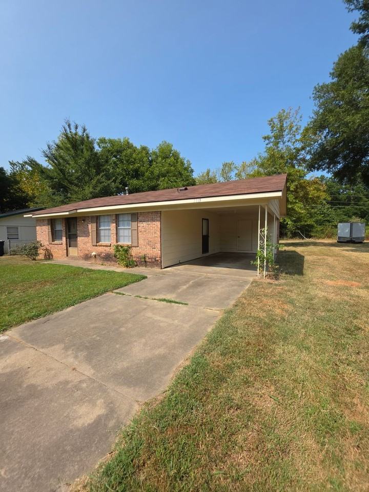 1113 Avenue 4 Ne - Photo 2 of 16