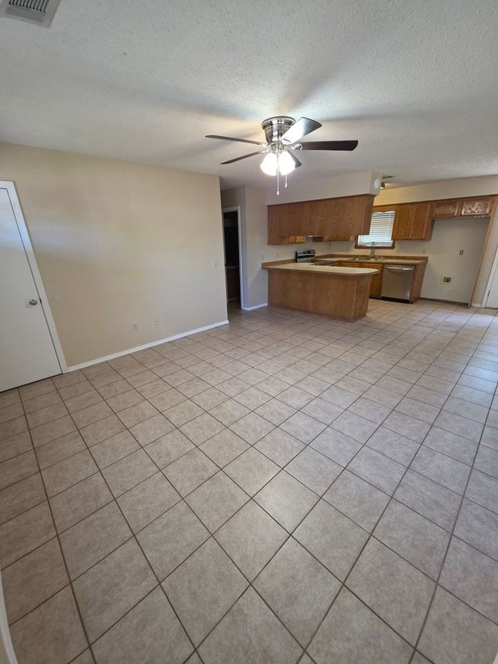 1508 E L St - Photo 4 of 21