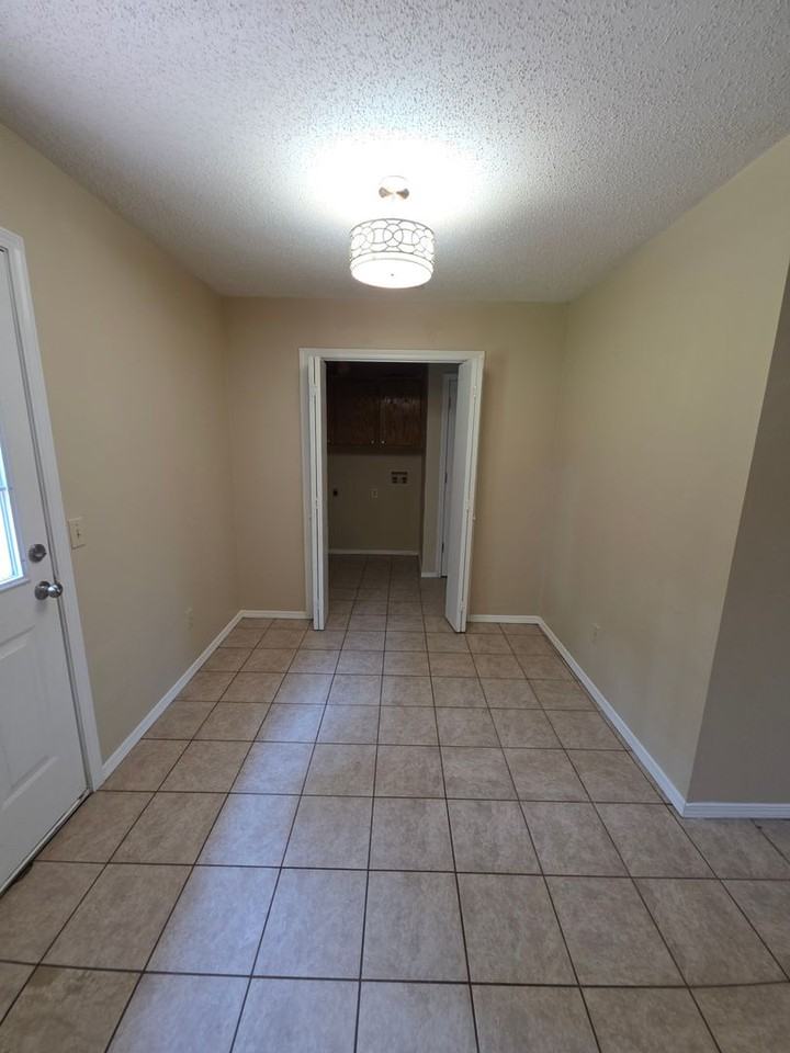 1508 E L St - Photo 5 of 21