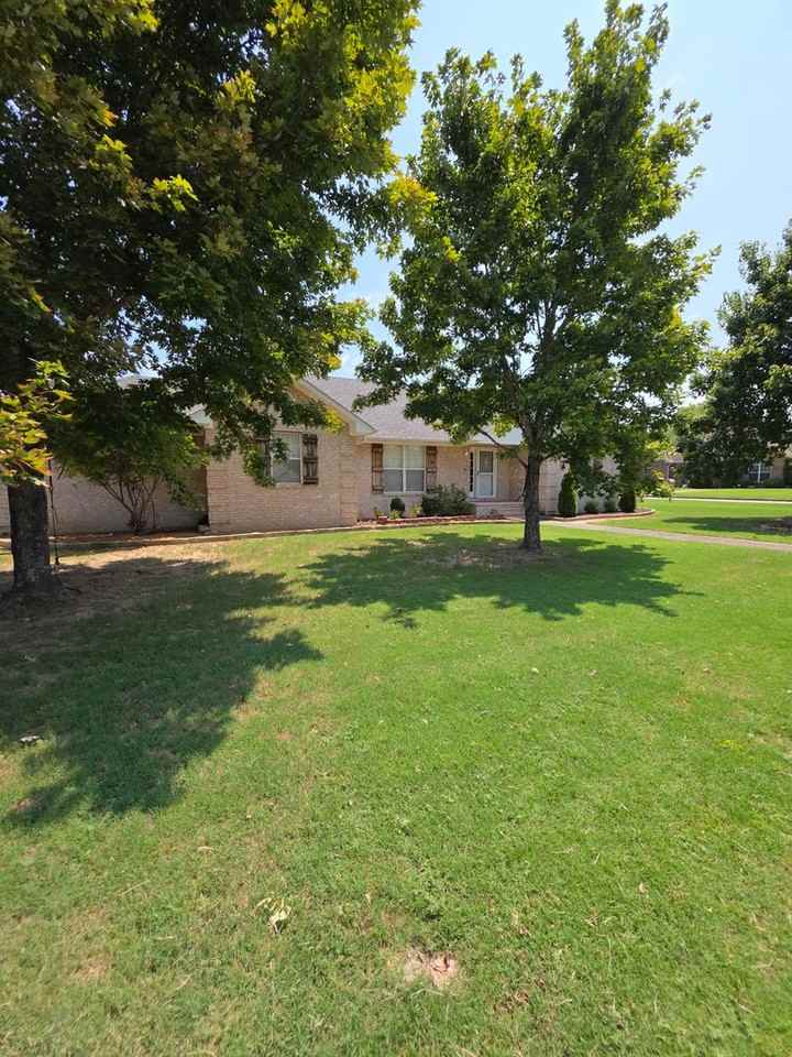 707 S Waco Ave - Photo 2 of 37