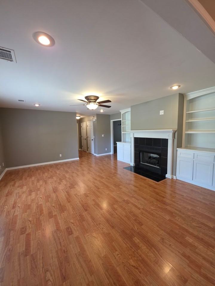 707 S Waco Ave - Photo 5 of 37