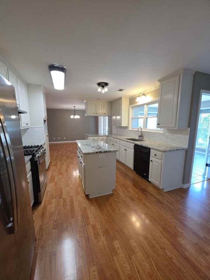 707 S Waco Ave - Photo 6 of 37