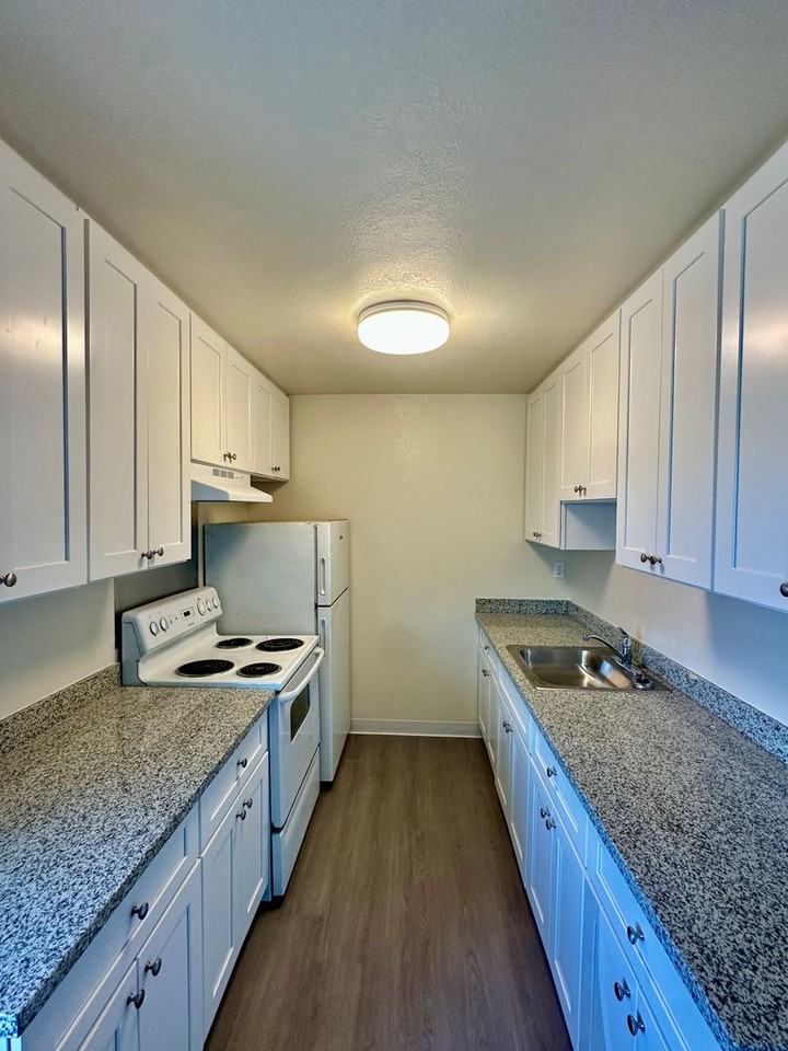 15111 Washington Ave #25 - Photo 6 of 9