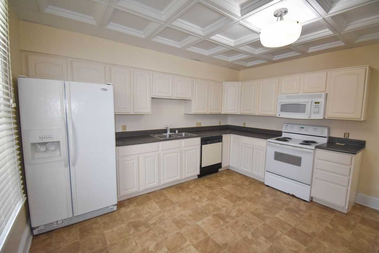 309 Center St - Photo 5 of 27