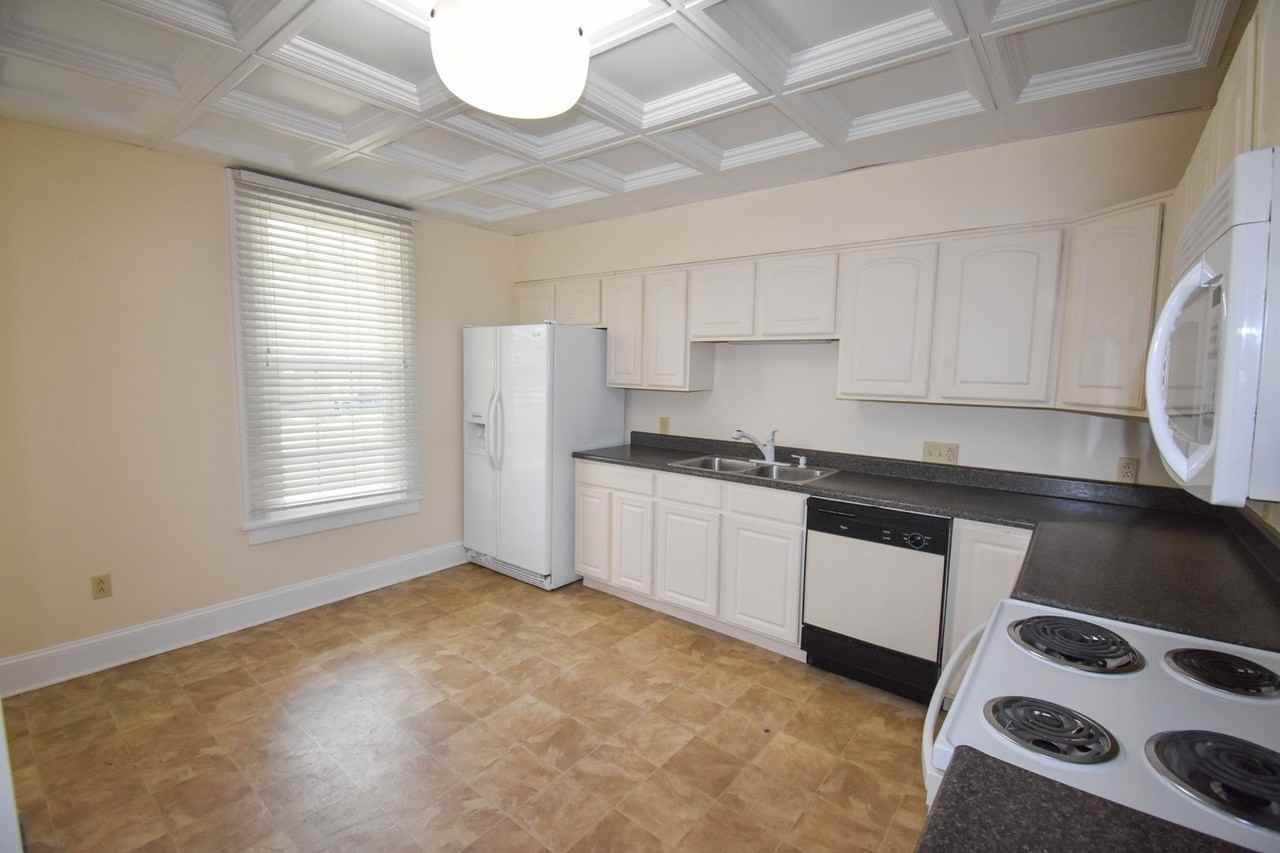 309 Center St - Photo 6 of 27