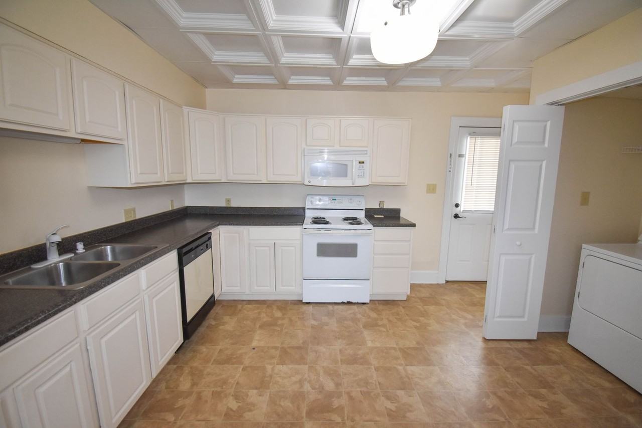 309 Center St - Photo 7 of 27