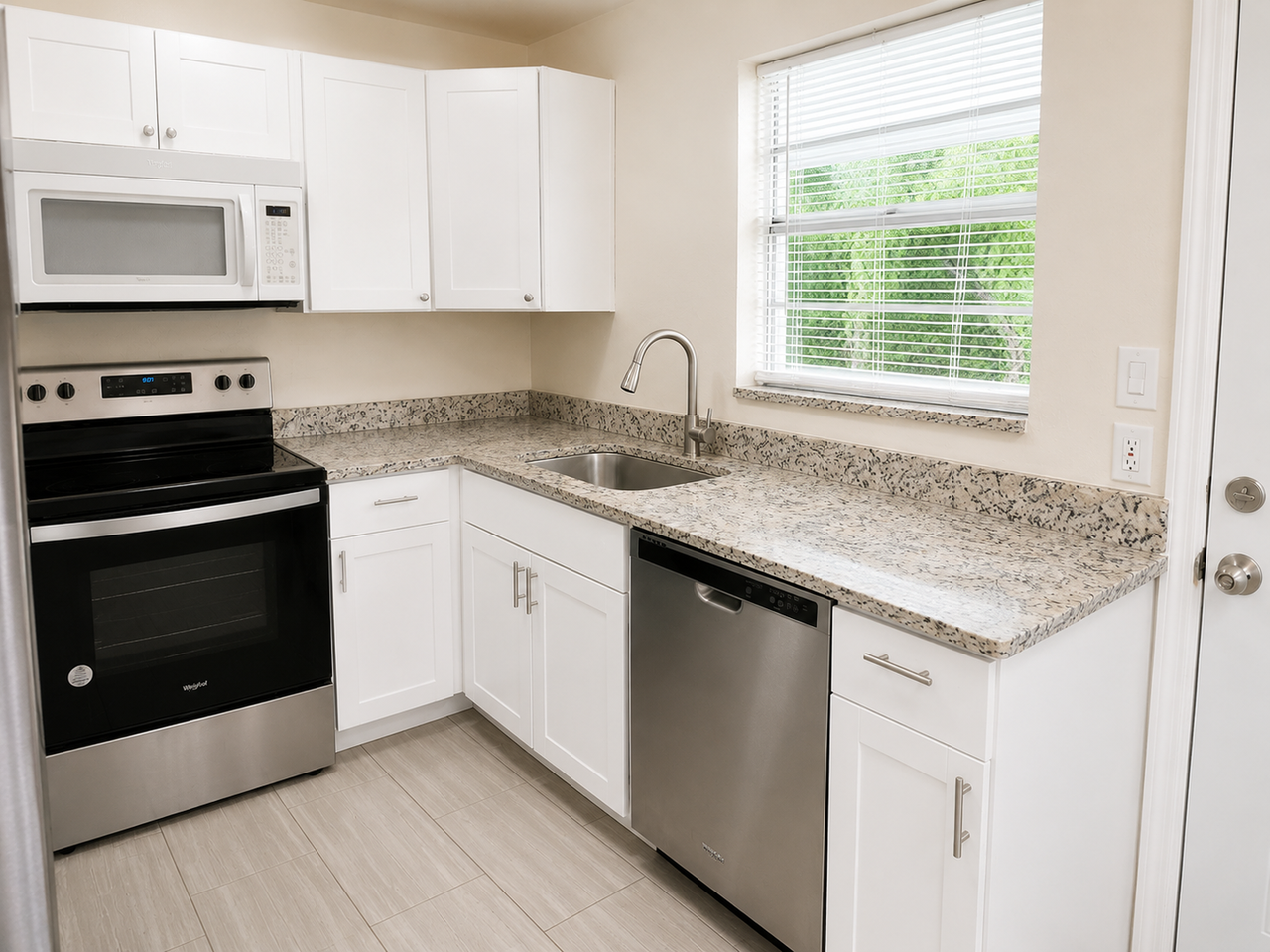 820 Central Dr - Photo 3 of 7