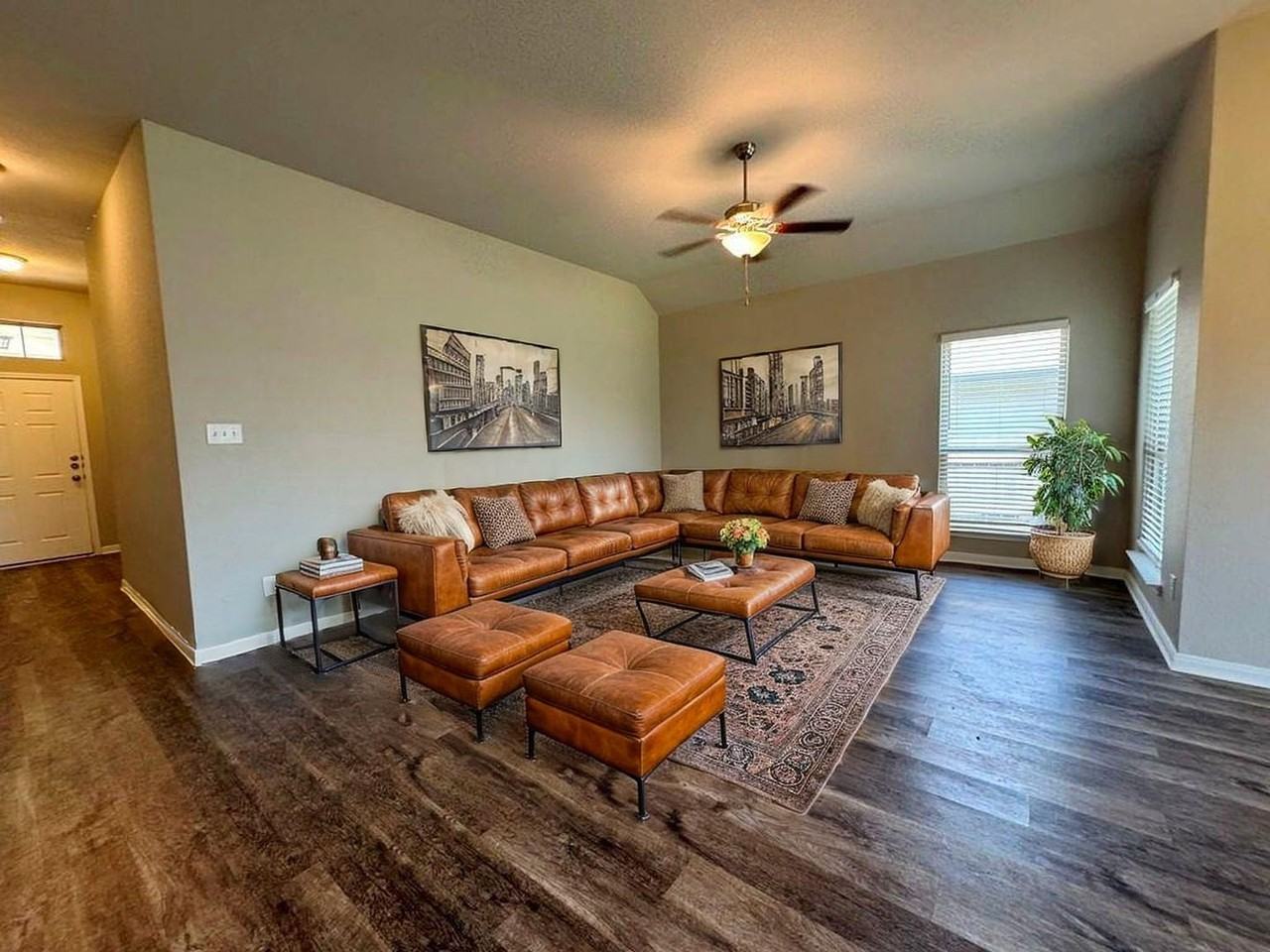 1908 Delano Dr - Photo 4 of 37