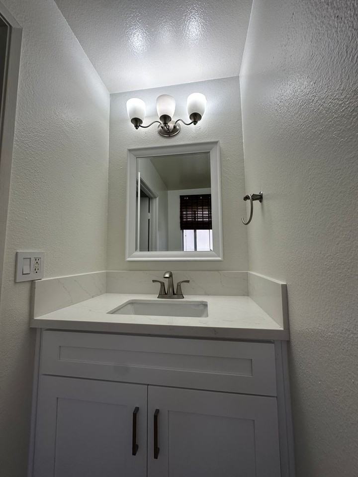 637 Beverly Pl - Photo 4 of 15