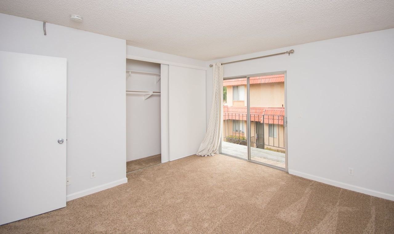 637 Beverly Pl - Photo 5 of 15